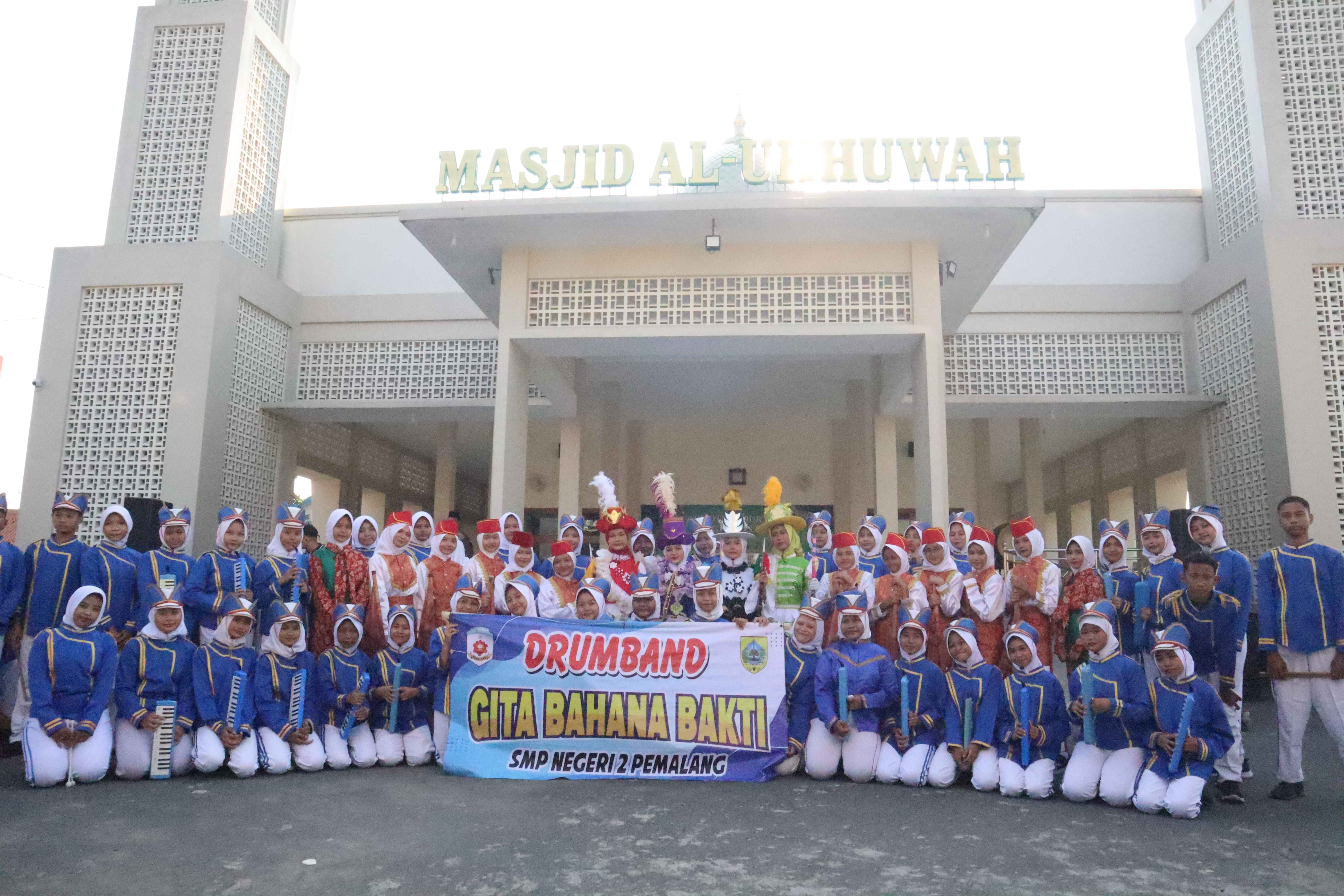 Drumband “Gita Bahana Bakti” SMPN 2 Pemalang Meriahkan Khataman Al-Qur’an dan Peringatan Tahun Baru 